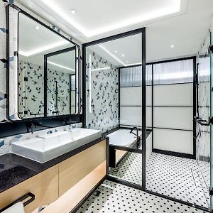 Fabulous Spring Hotel Lisboeta Deluxe King Room includes 2
